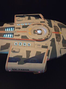 AMT ERTL Model Kit - Star Trek U.S.S. Defiant NX-74205 No. 8255 (1996)